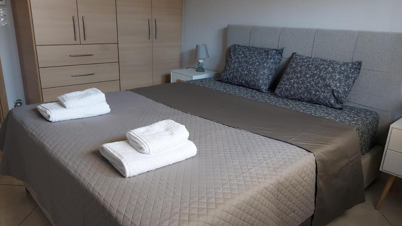 Gianni & Sophia Airport House Apartment Artemida  Exterior photo